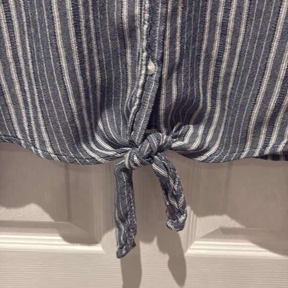 AEO striped button down collared shirt SZ Xsmall - Picture 2 of 6